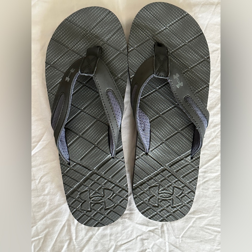 Men's Under Armour Flip Flop Sandals Size 10 Black NWOT